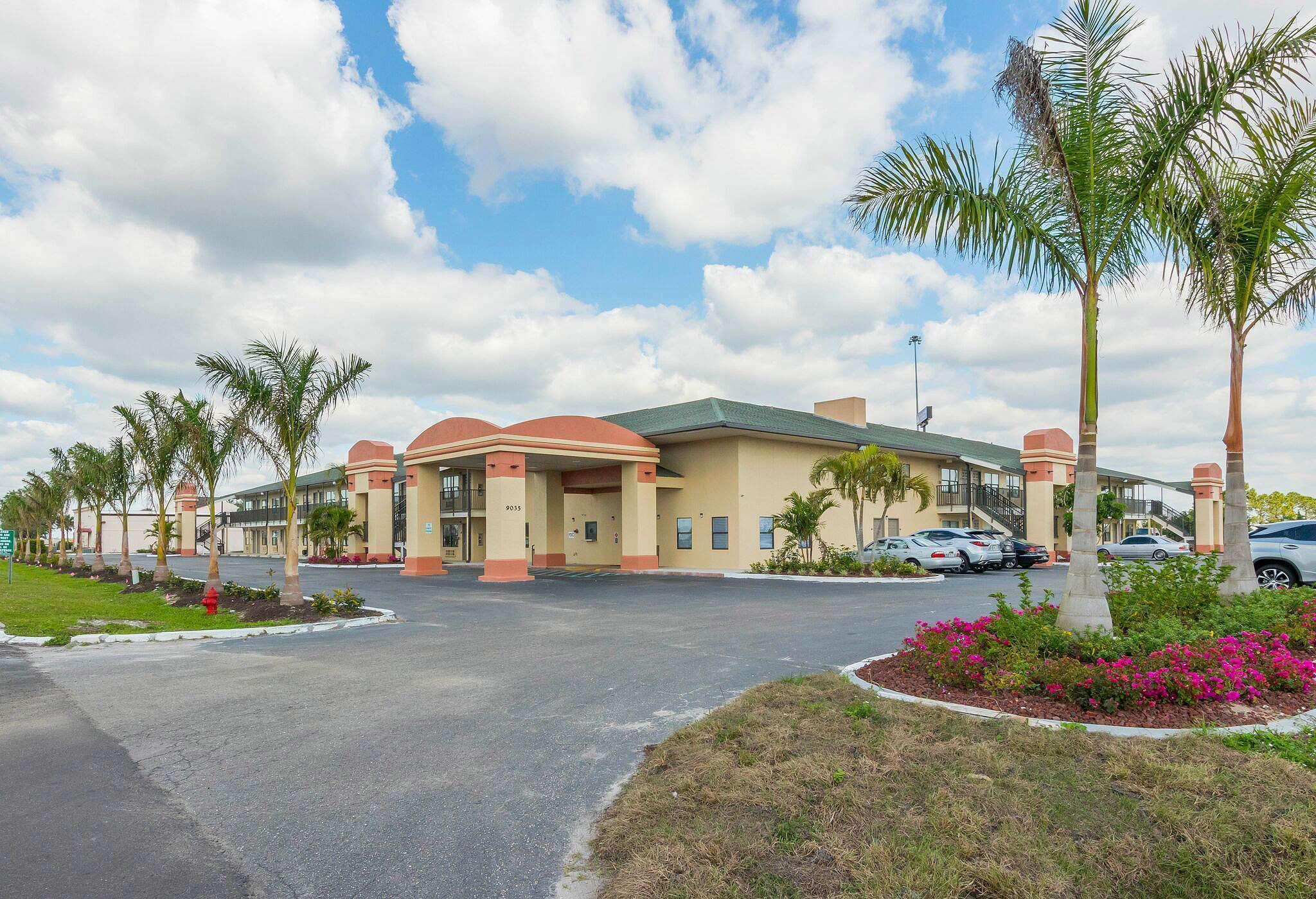 Отель Baymont By Wyndham Punta Gorda/Port Charlotte Экстерьер фото