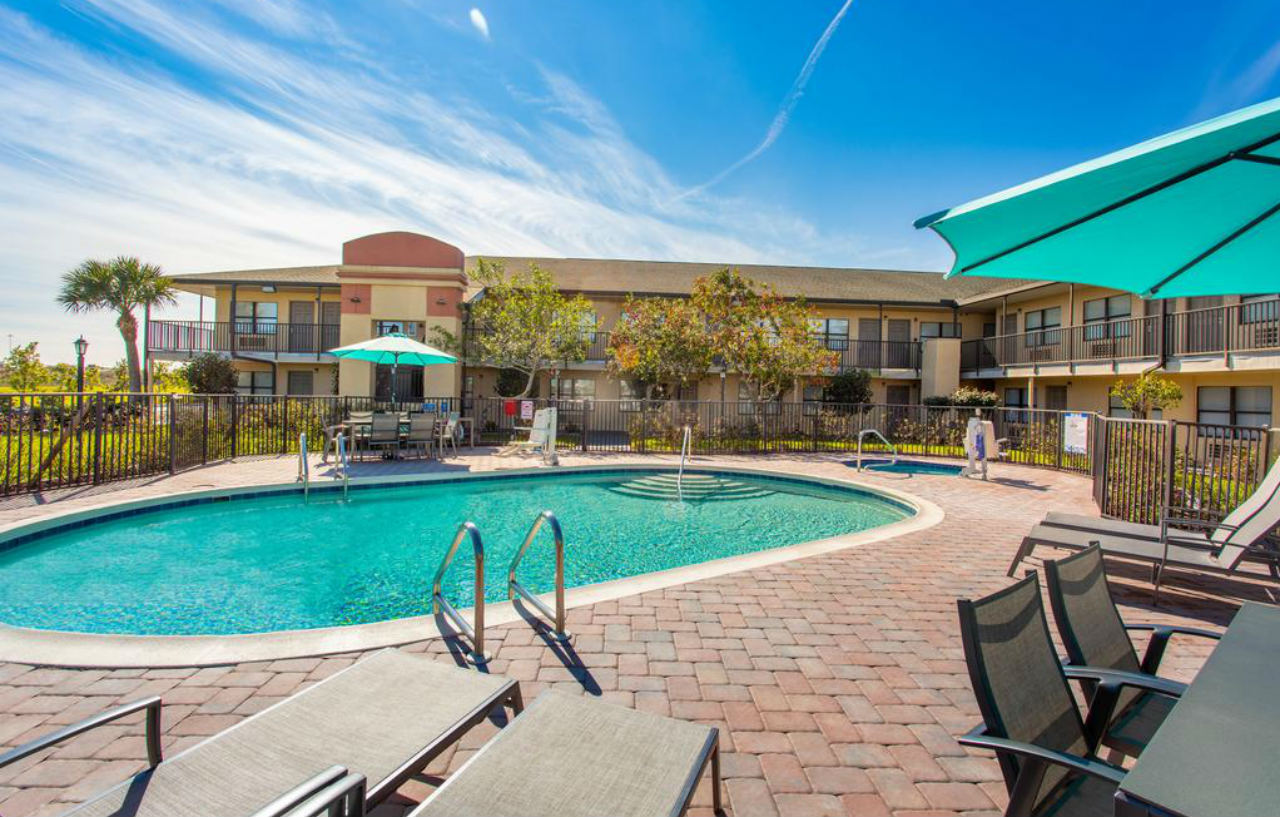 Отель Baymont By Wyndham Punta Gorda/Port Charlotte Экстерьер фото